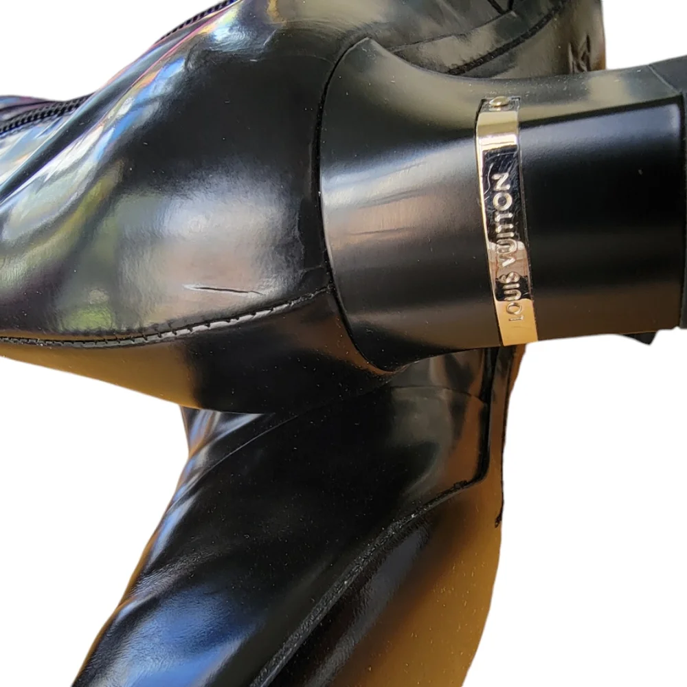 Louis Vuitton Black Patent Knee-High Heeled Boots with Buckle Straps - Picture 2 of 12